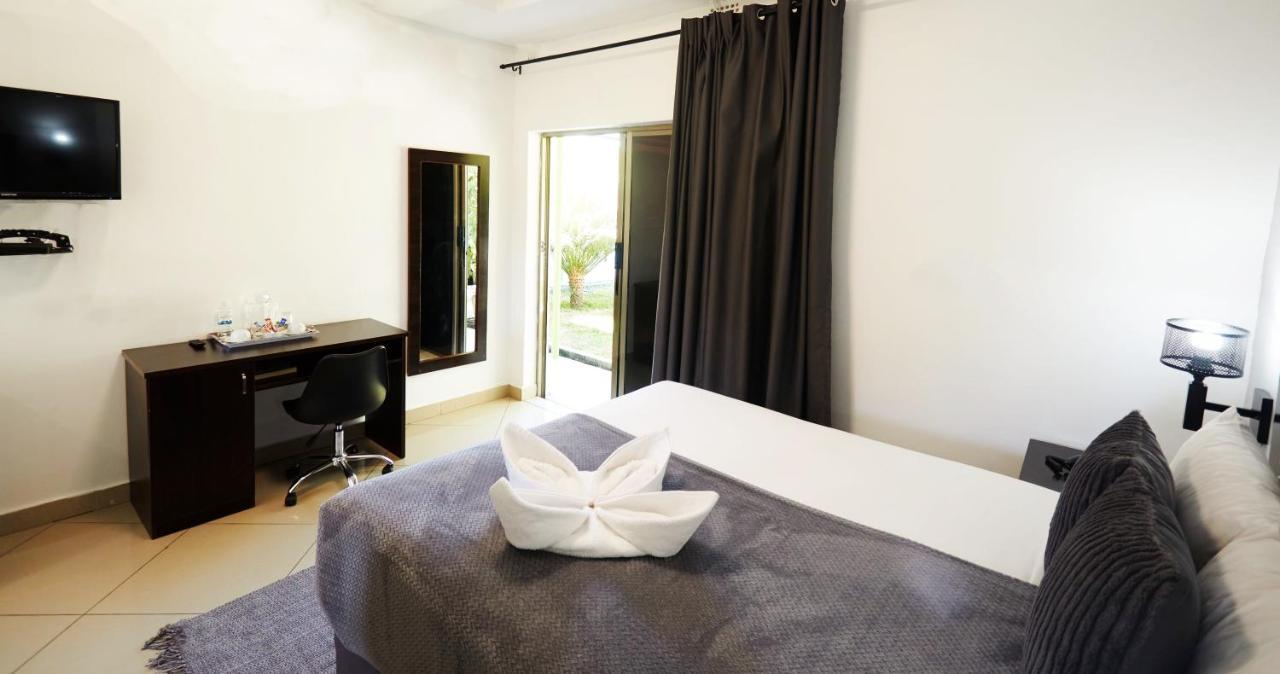 Laha Hotel Maun Buitenkant foto